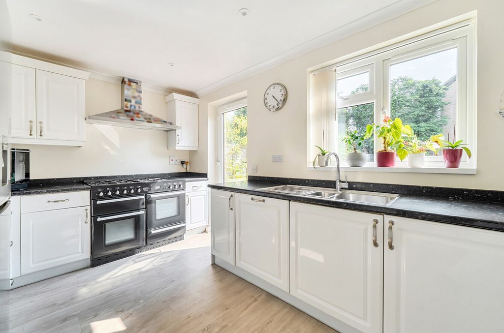 Property photo 2 of 18 1494804-17-6A5A54...