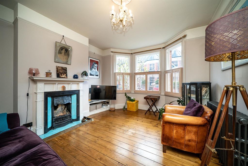 Property photo 2 of 34 27-Glenferrie-Road-1011.Jpg