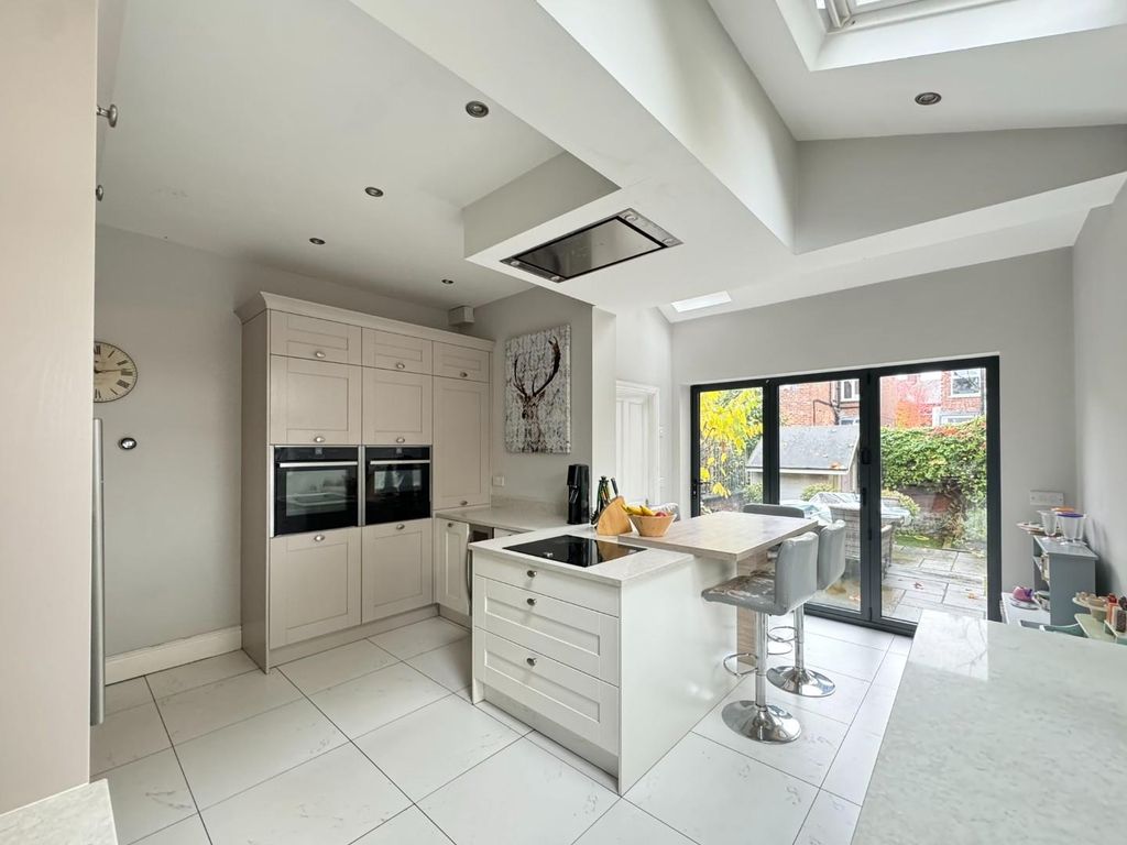 Property photo 2 of 38