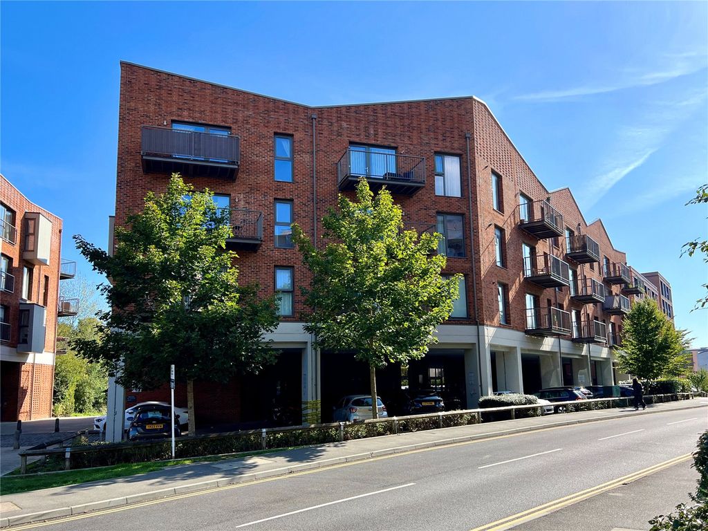 Property photo 1 of 17 Exterior