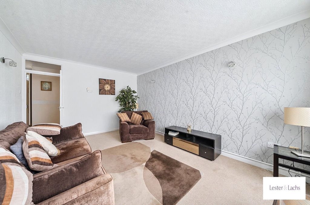 Property photo 2 of 16 Picture No. 27