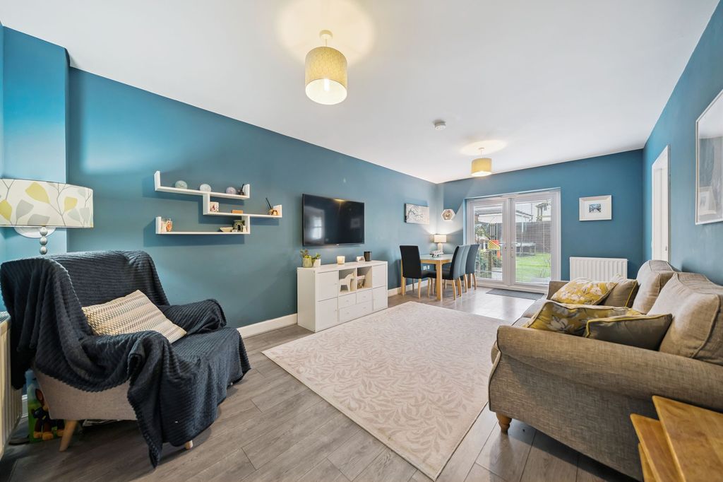 Property photo 2 of 23