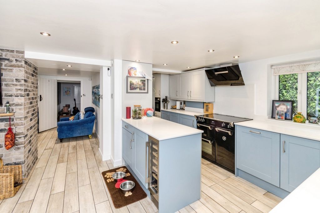 Property photo 3 of 26 Pbox-Img.Jpg