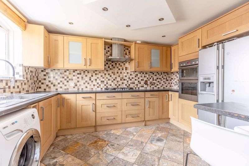Property photo 3 of 8 Kitchen