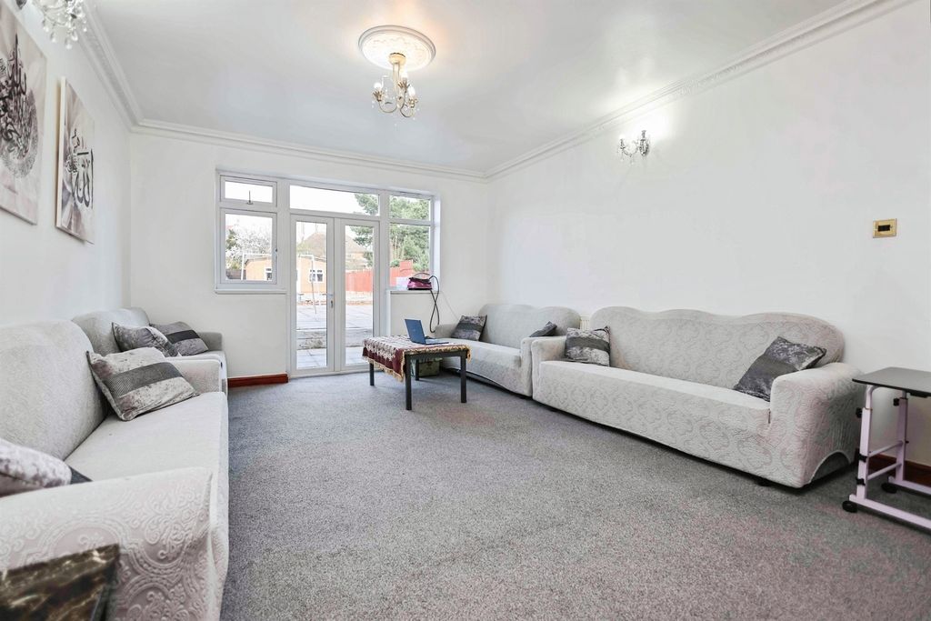 Property photo 3 of 19