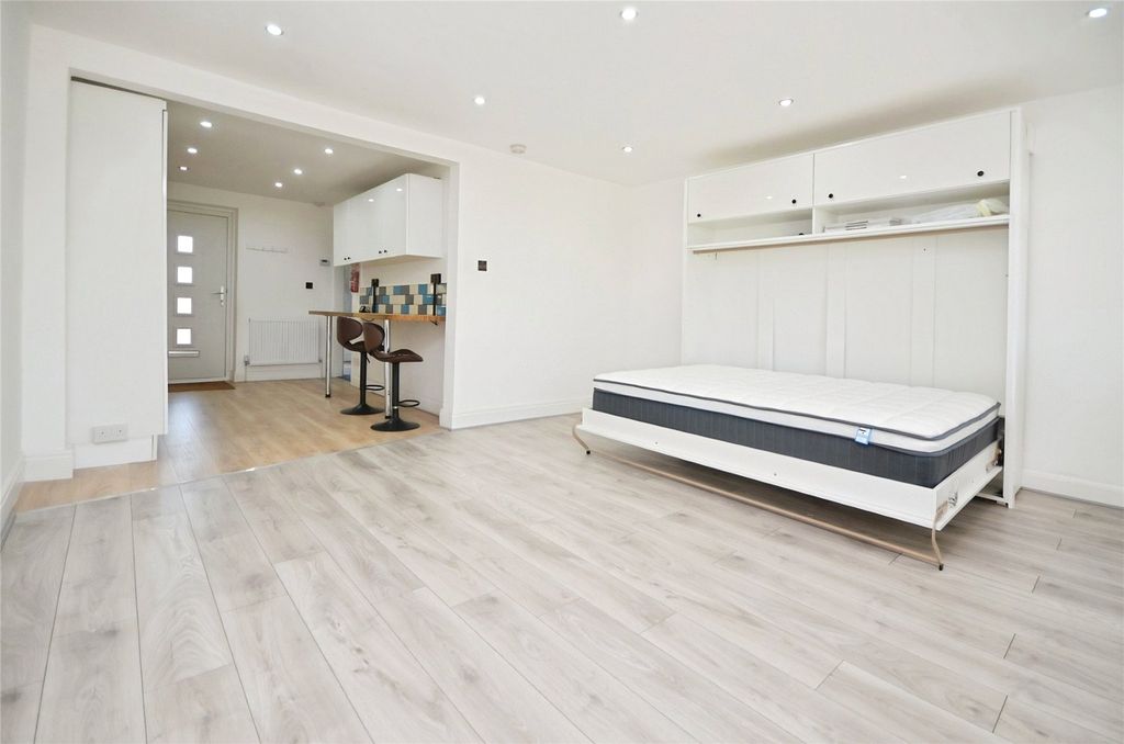 Property photo 3 of 6 Picture No. 05