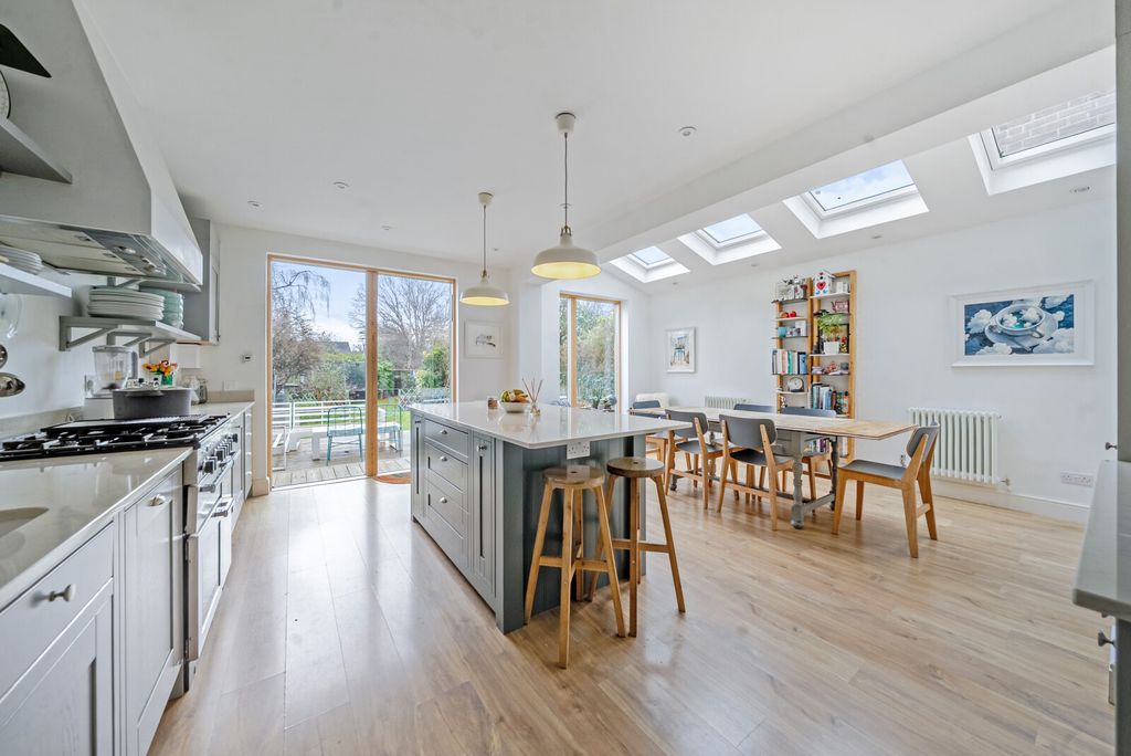 Property photo 2 of 12 Kitchen/Dining Room
