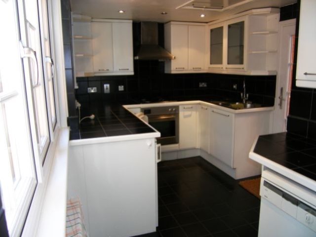 Property photo 3 of 5 Kitchen