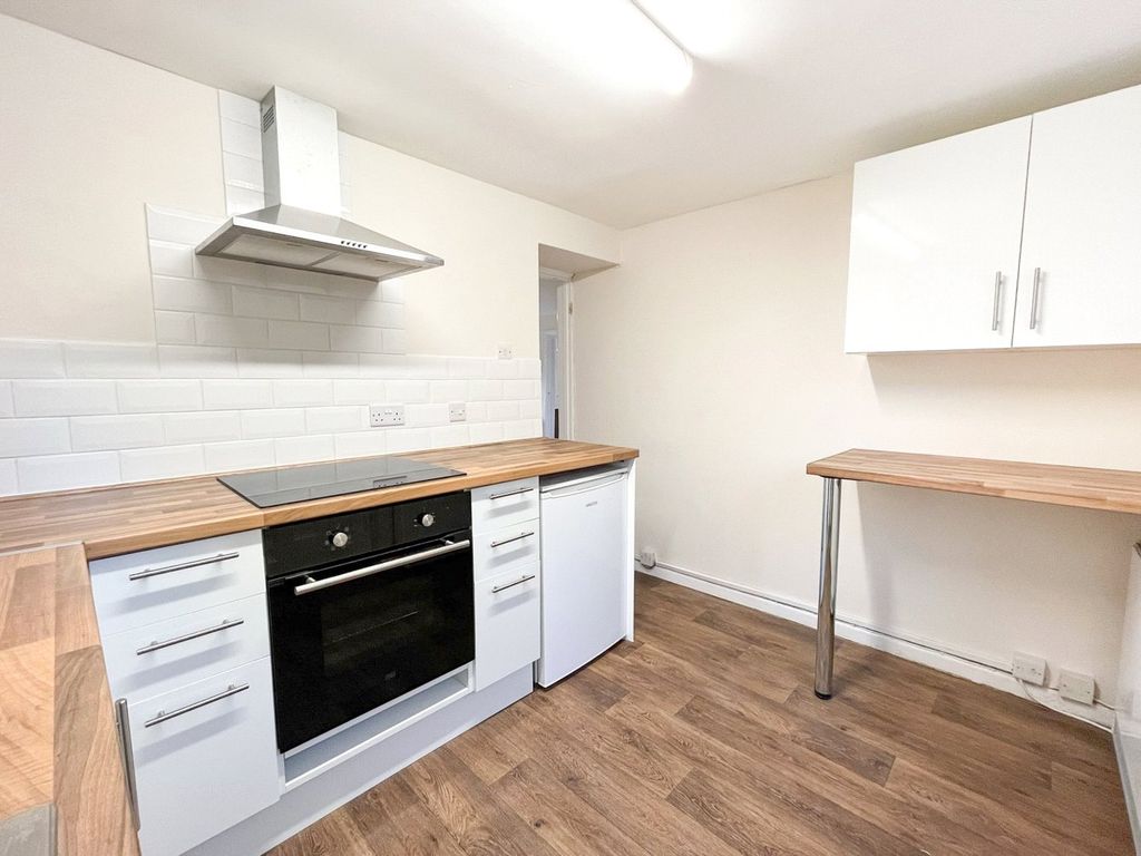 Property photo 3 of 16 Kitchen
