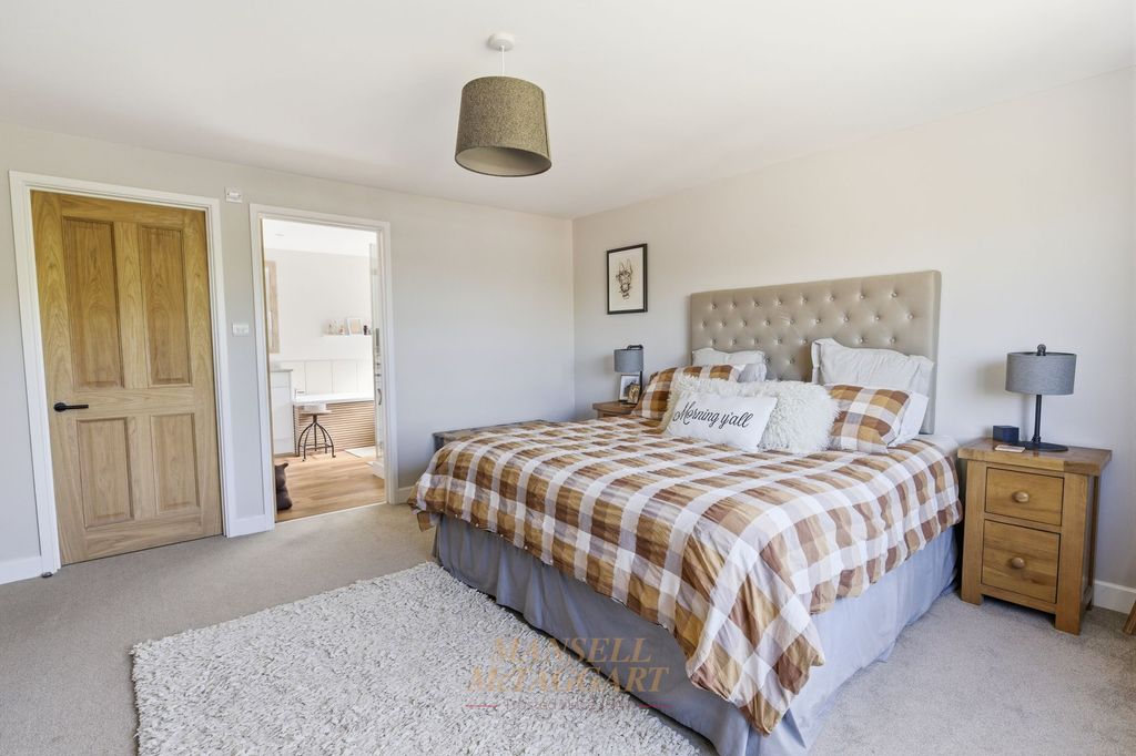 Additional image 19 of 5 bed detached house for saleTinsley Lane, Crawley RH10