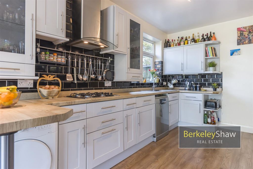 Property photo 3 of 31 Moorland Avenue, Crosby