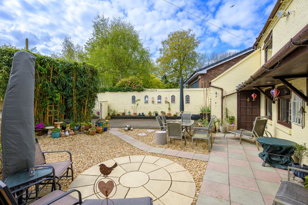 Property photo 2 of 26 Front Patio Area