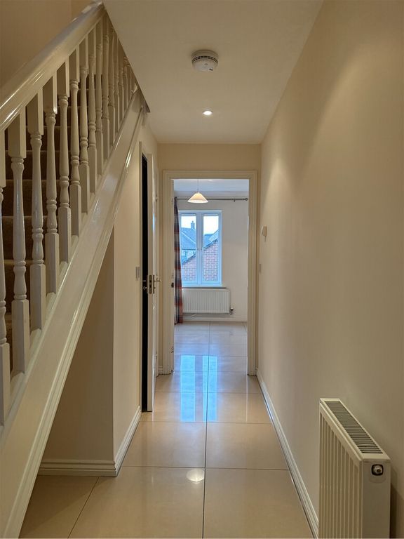Property photo 2 of 7 Hallway