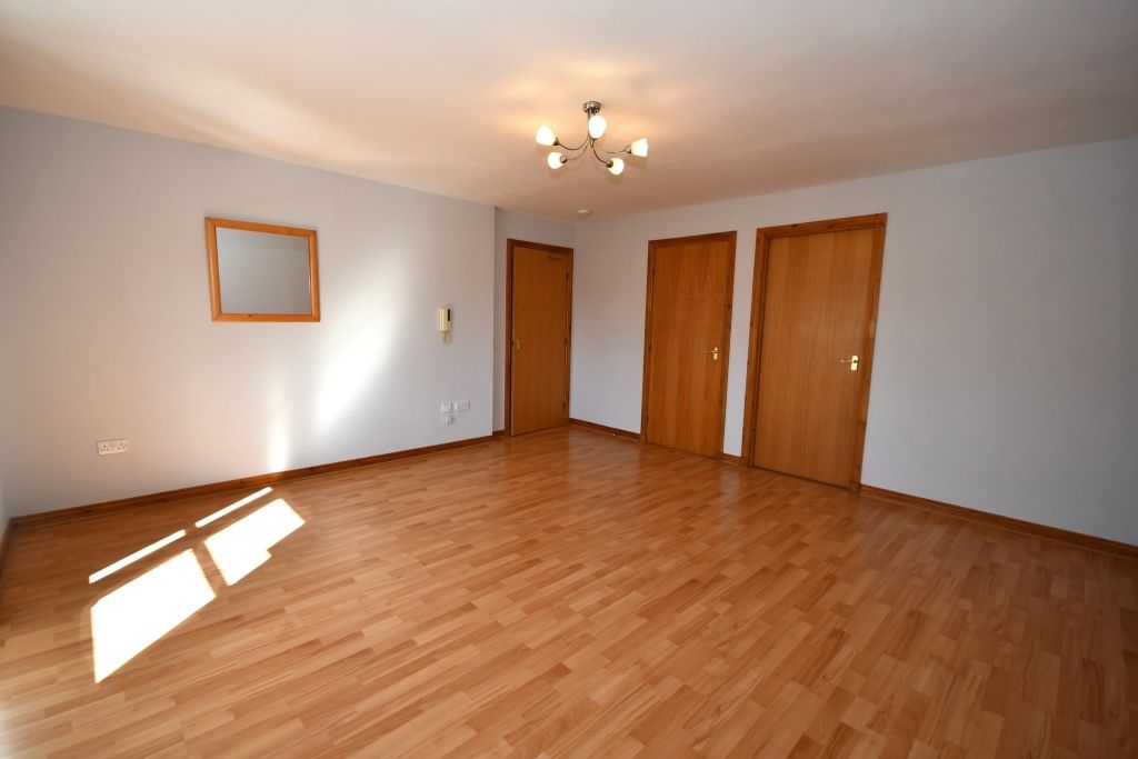 Property photo 3 of 9 Photo