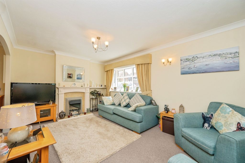 Property photo 2 of 16