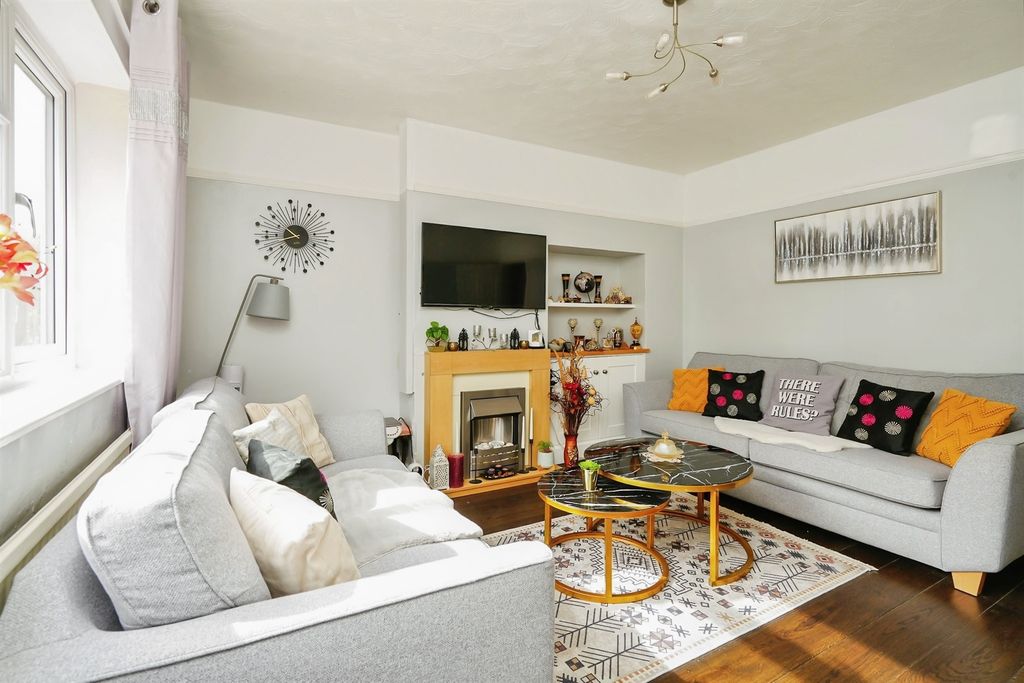 Property photo 2 of 20