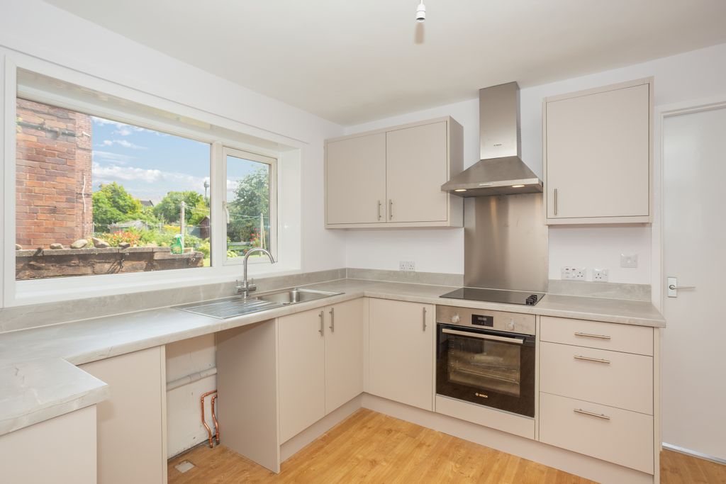 Property photo 3 of 17 Kitchen