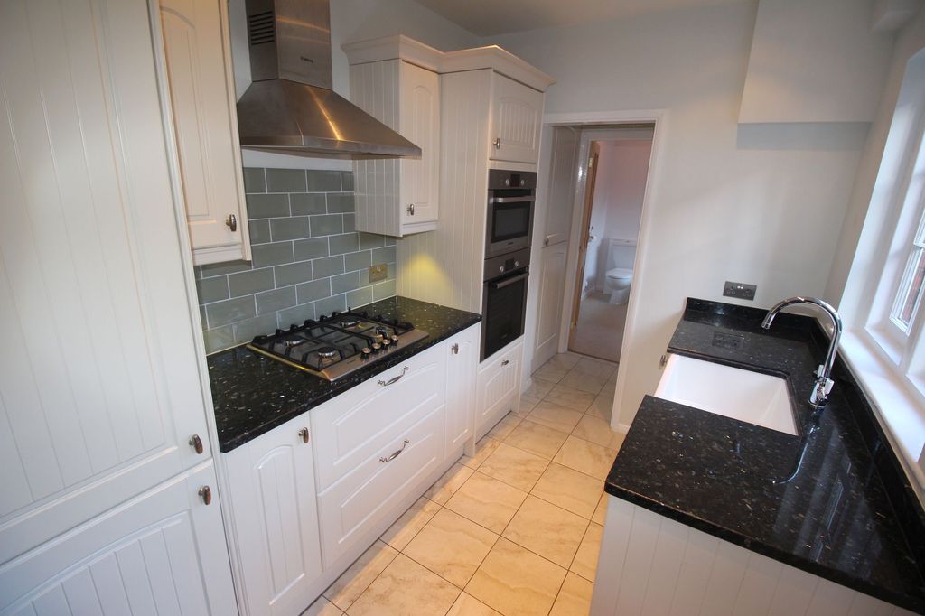 Property photo 3 of 9 Kitchen