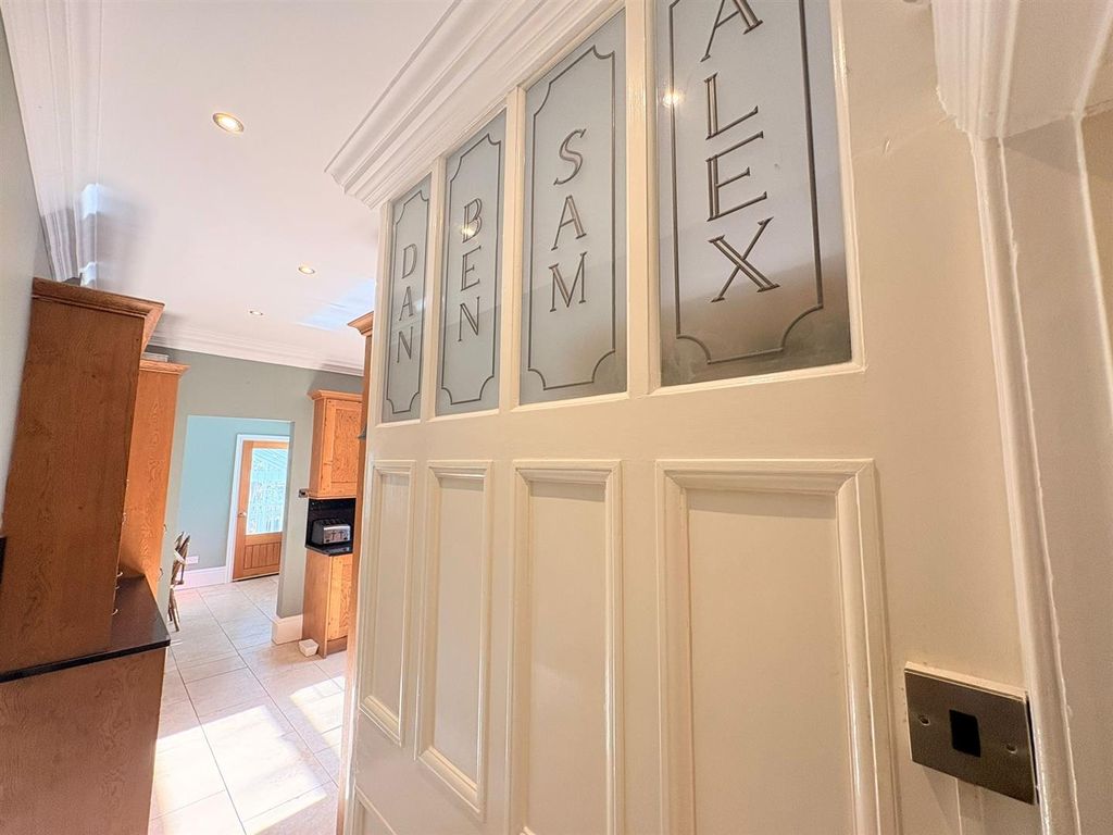 Property photo 3 of 38 Kitchen