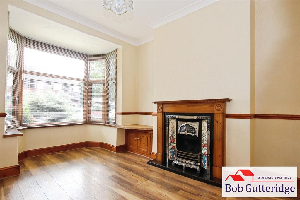 Property photo 2 of 17 Bay Fronted Lounge