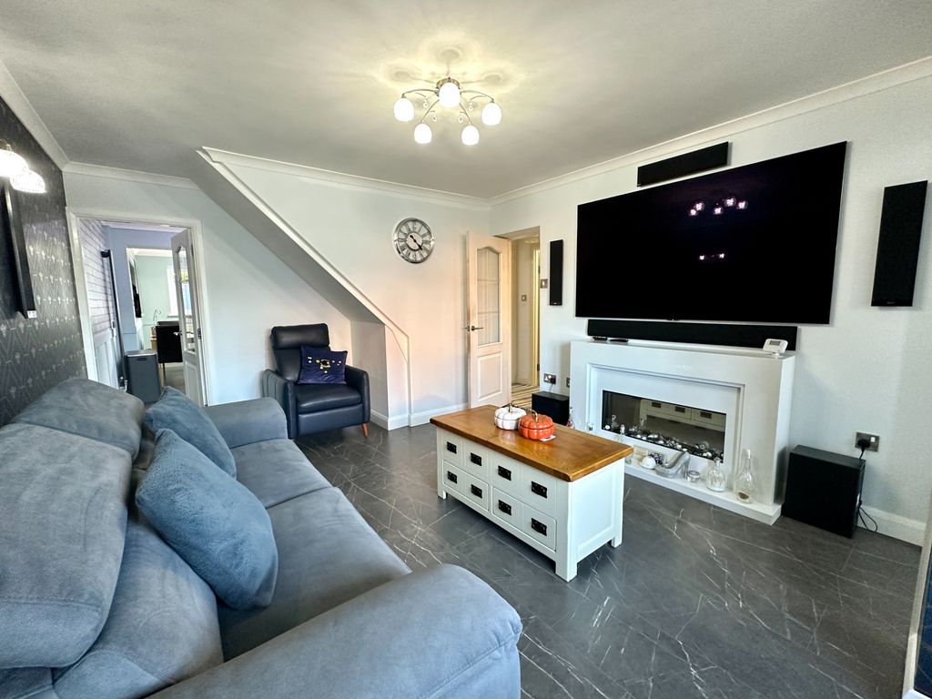 Property photo 2 of 27
