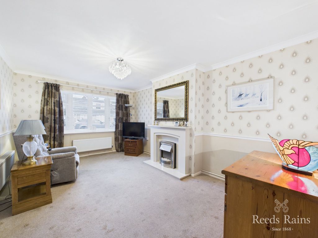 Property photo 2 of 24 Sitting Room