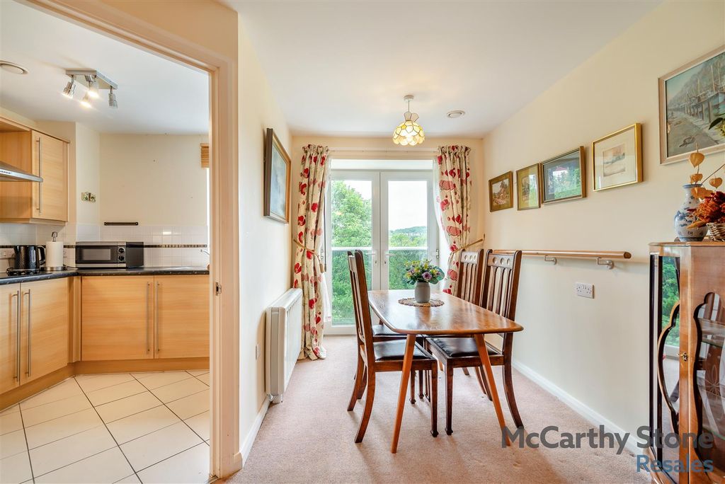 Property photo 2 of 20 8648044-Interior04.Jpg