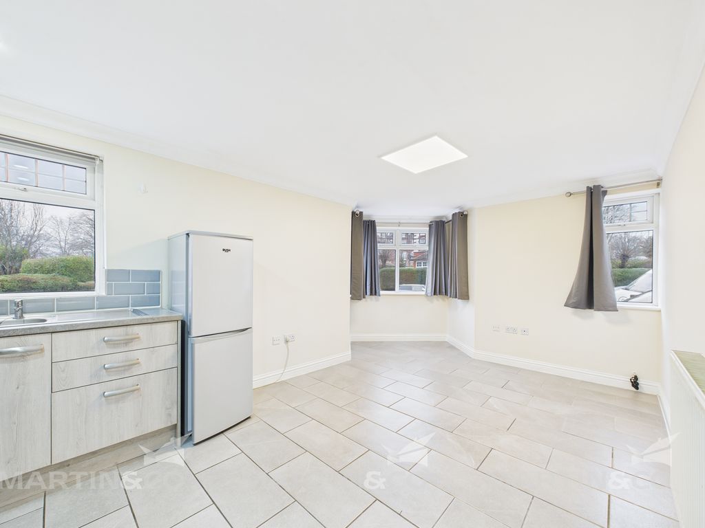 Property photo 3 of 10 Cam02406G0-Pr0566-Still006