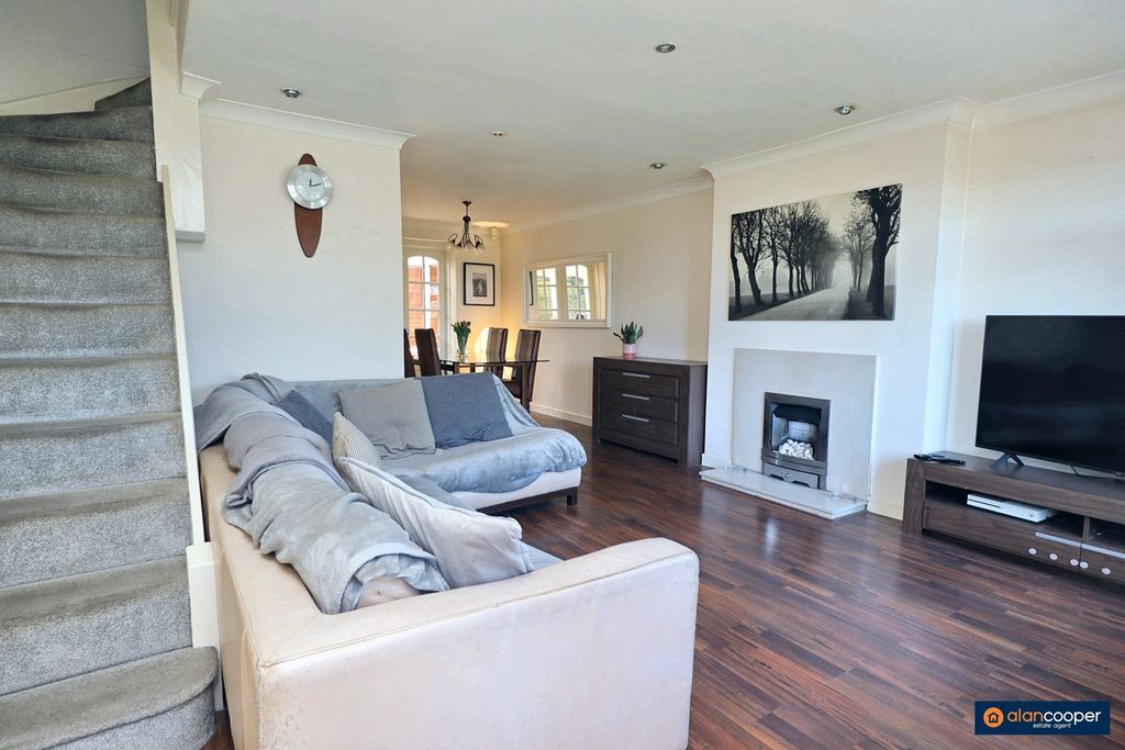 Property photo 2 of 25 3909504