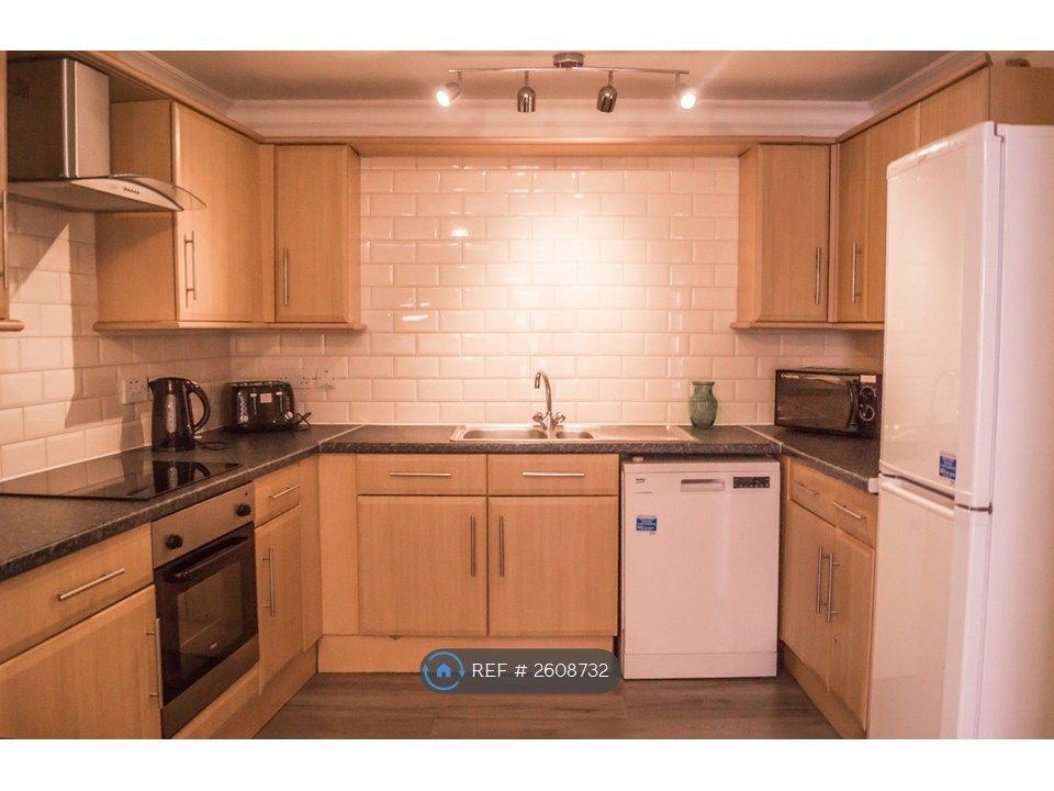 Property photo 3 of 8 Kitchen