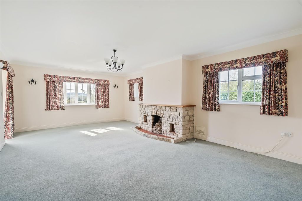 Property photo 3 of 12 Sitting Room