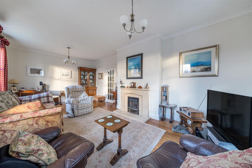 Property photo 2 of 17 Sitting Room