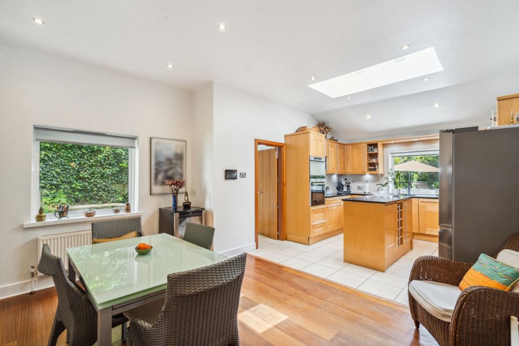 Property photo 3 of 16 Picture No. 11