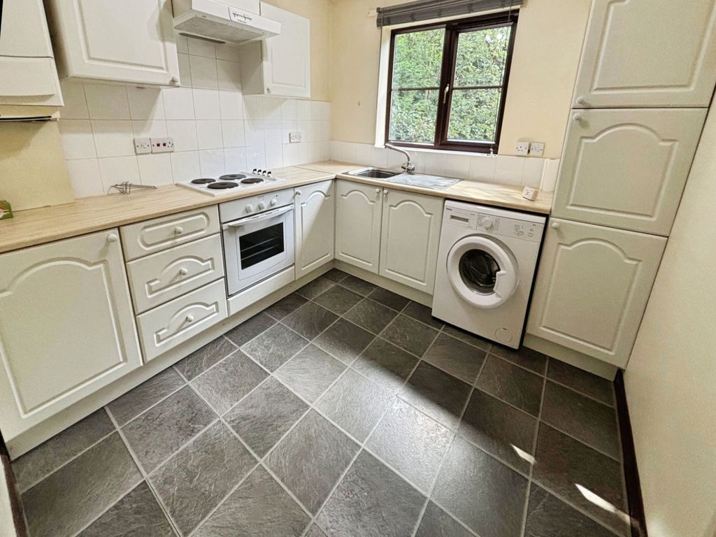 Property photo 3 of 7 Pbox-Kitchen-313470.Jpg