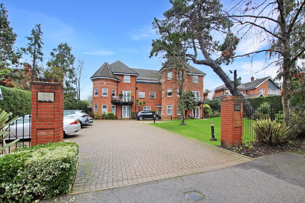 Property photo 1 of 12 Front (Exterior)