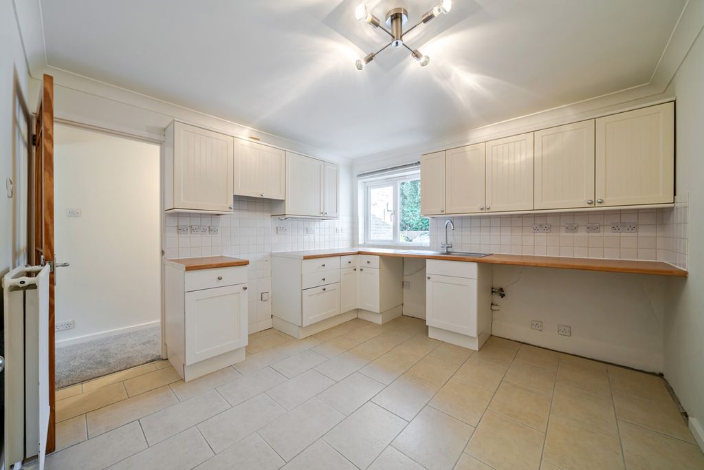 Property photo 2 of 21 Kitchen