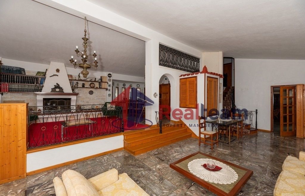 Property photo 3 of 25