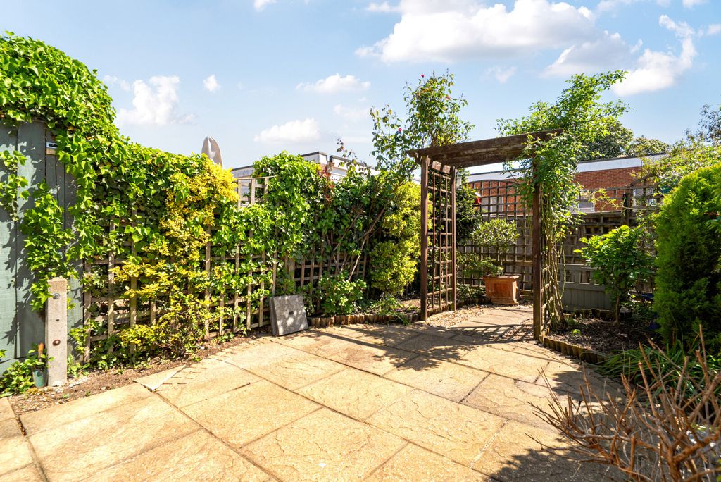 Property photo 3 of 13 Garden