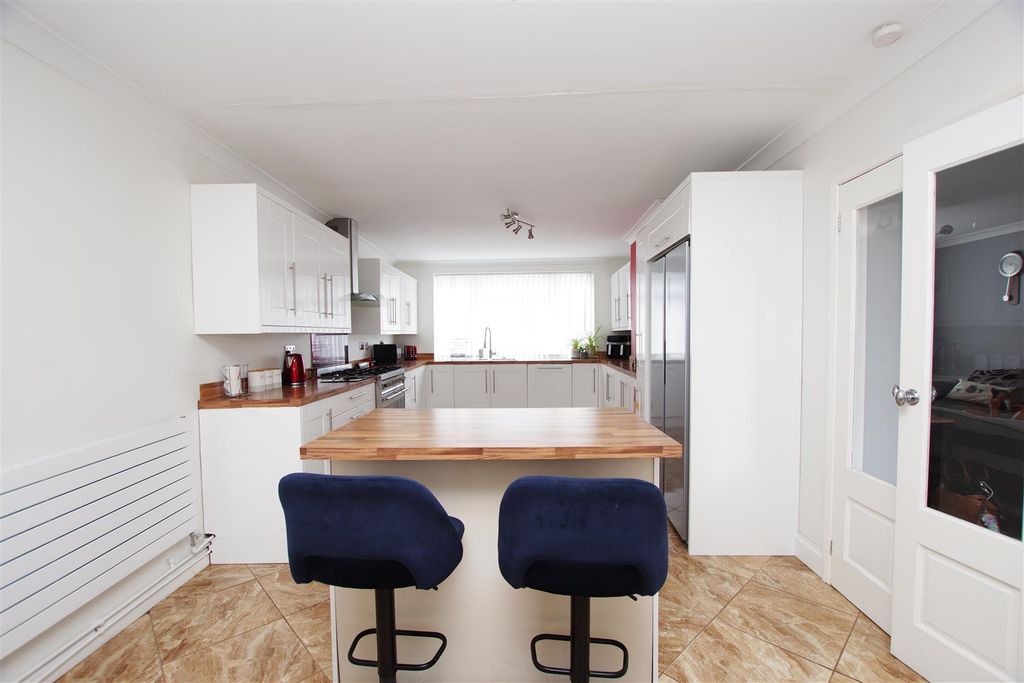 Property photo 2 of 16 Kitchen/Diner