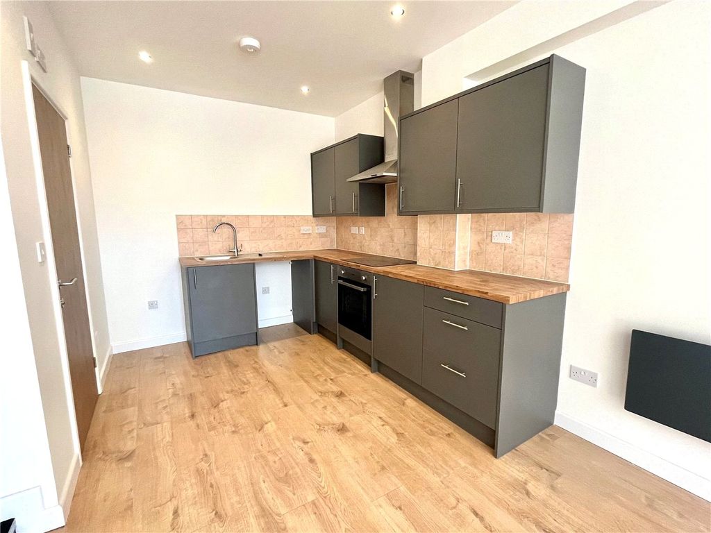 Property photo 2 of 6 Picture No. 15