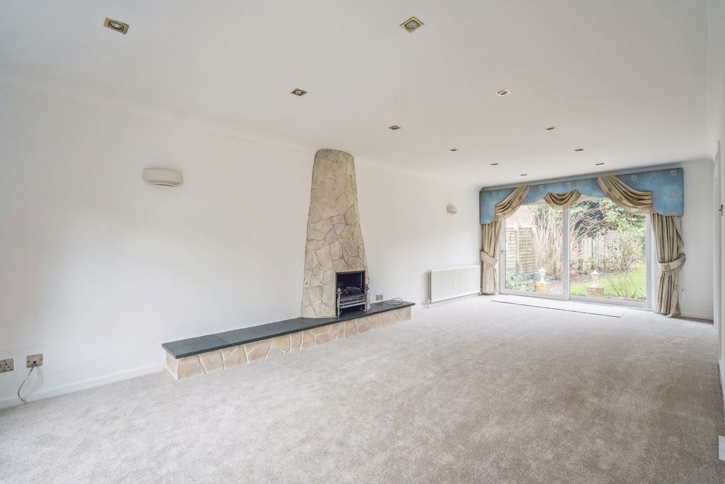 Property photo 2 of 39