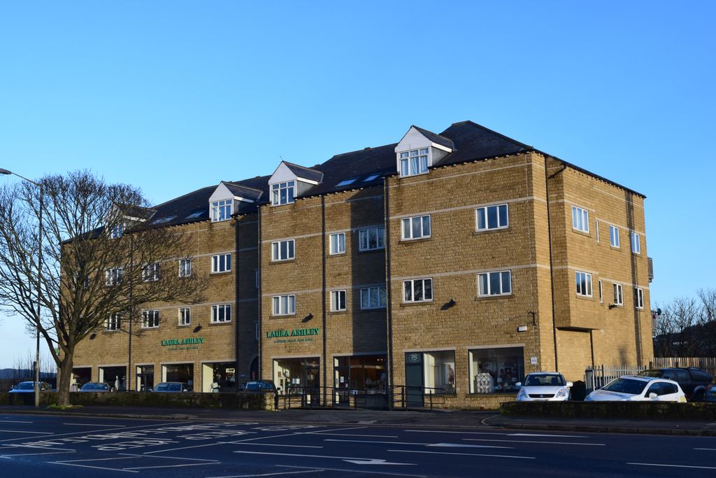 Property photo 1 of 12