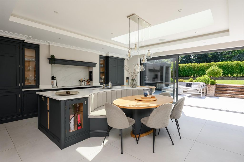 Property photo 3 of 37 Open Plan