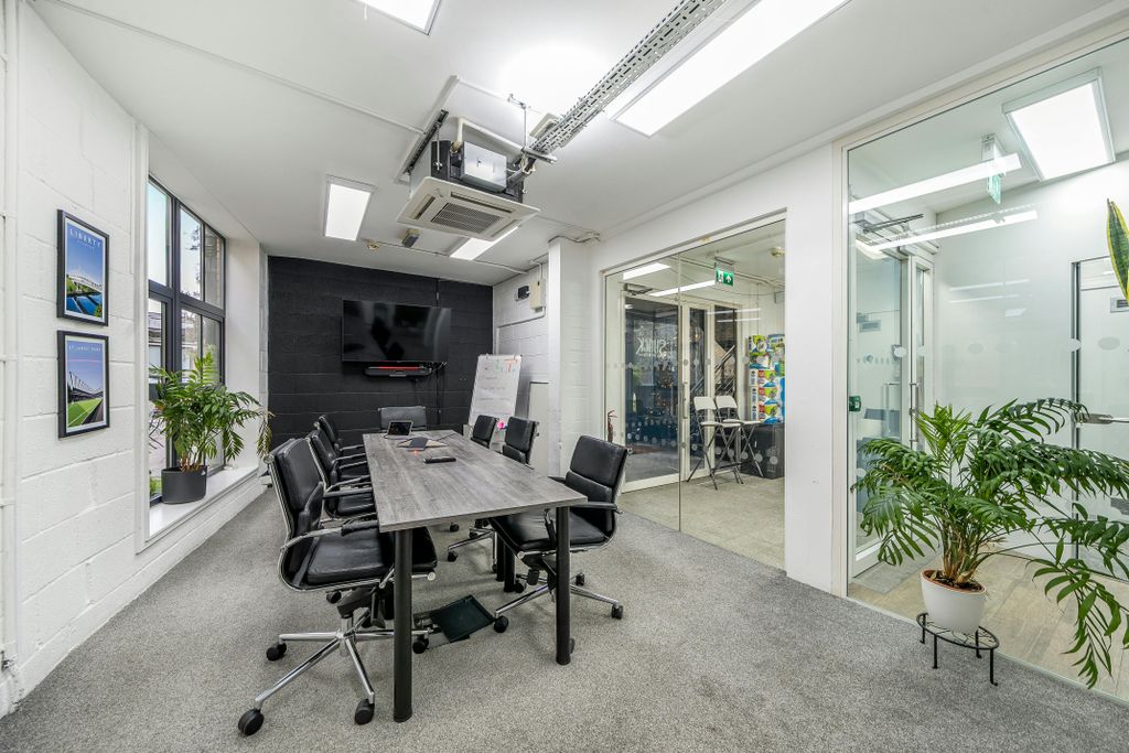 Property photo 3 of 11 13865541692d964c6F5d9Arw1.Jpg