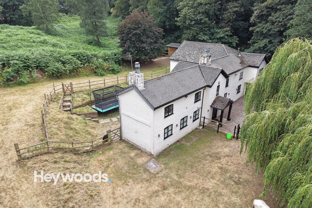 Property photo 2 of 103