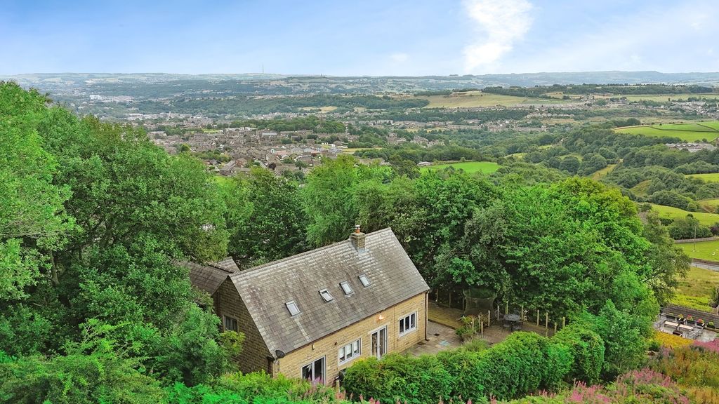 Property photo 2 of 28