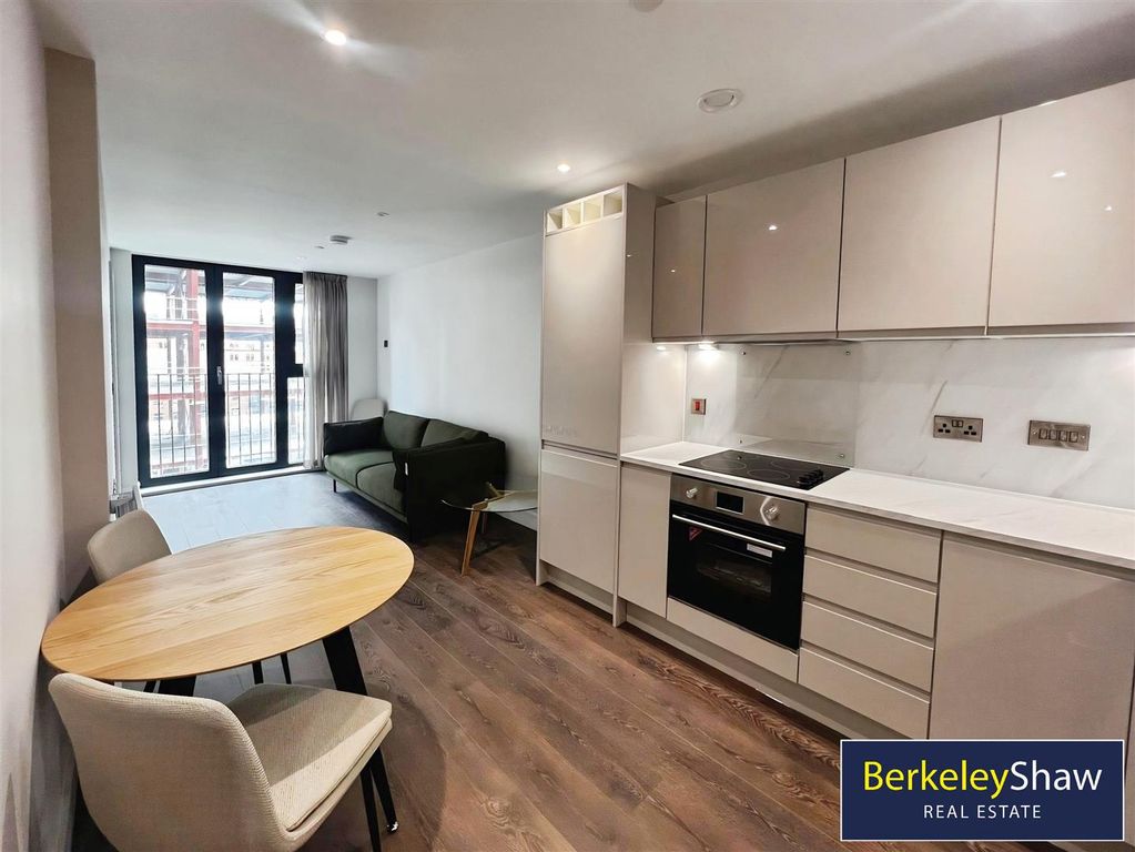 Property photo 1 of 10 Kitchen