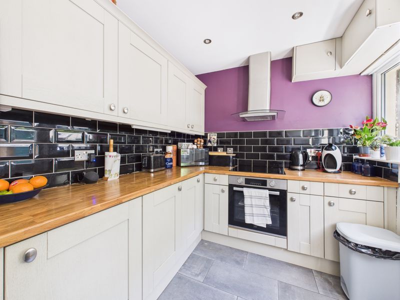 Property photo 3 of 12 Kitchen