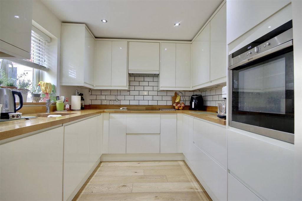 Property photo 2 of 20 Kitchen