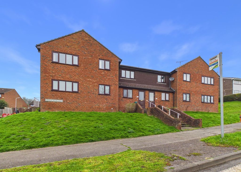 Property photo 1 of 13 Meadowbrook Court